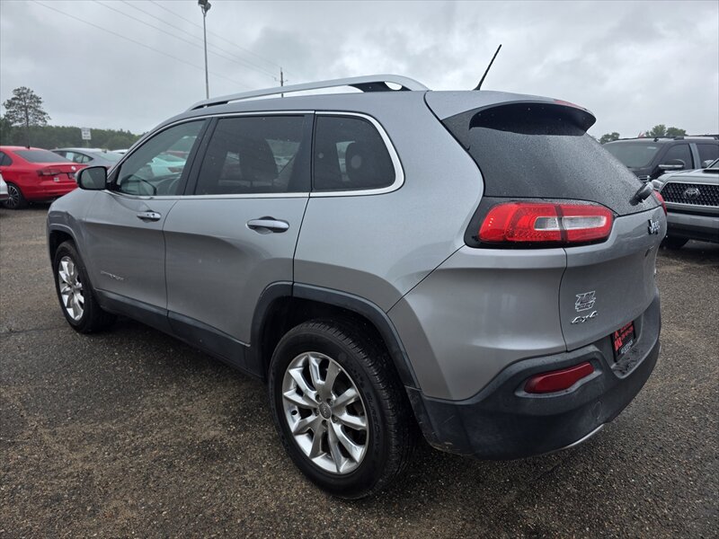 2015 Jeep Cherokee Limited - Photo 4 - Brainerd, MN 56401