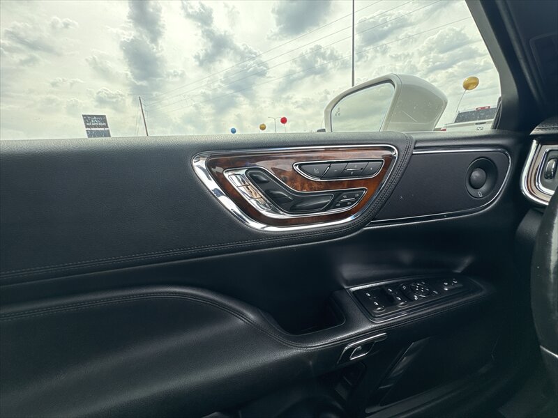 2017 Lincoln Continental Reserve - Photo 16 - Brainerd, MN 56401