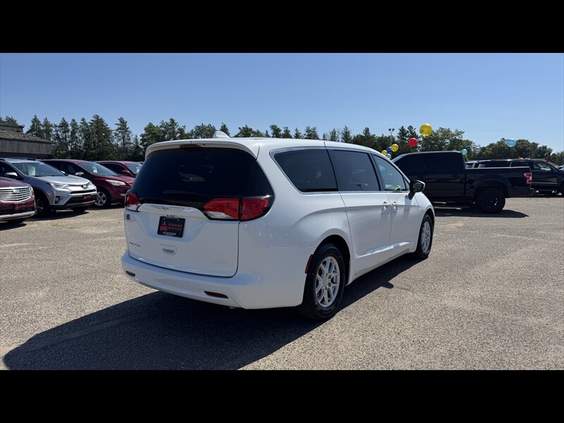 2017 Chrysler Pacifica Touring - Photo 5 - Brainerd, MN 56401