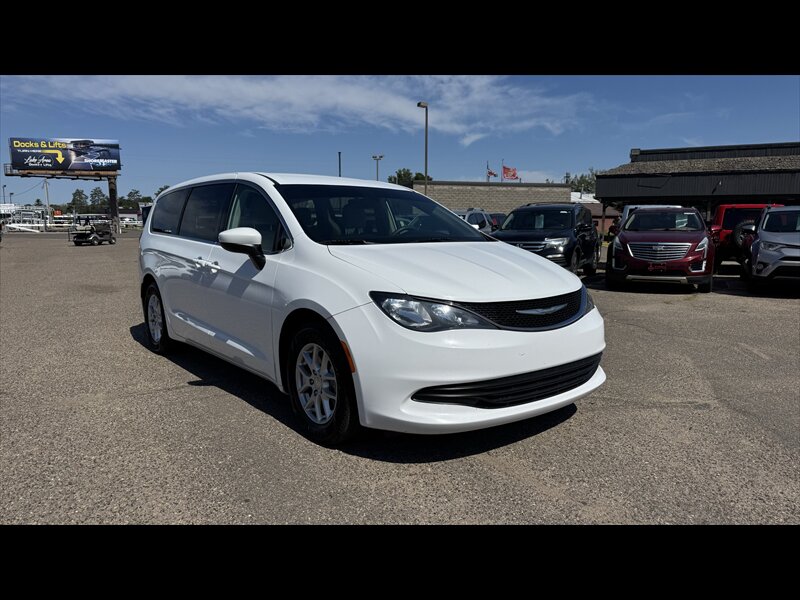2017 Chrysler Pacifica Touring - Photo 3 - Brainerd, MN 56401
