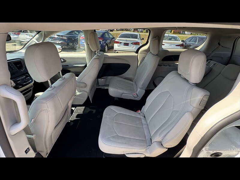 2017 Chrysler Pacifica Touring - Photo 12 - Brainerd, MN 56401