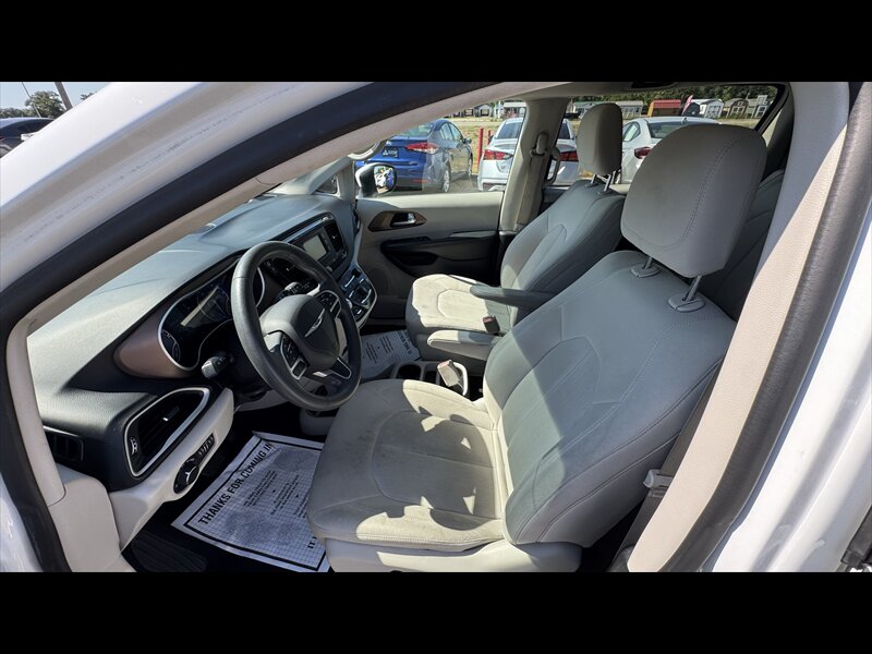 2017 Chrysler Pacifica Touring - Photo 11 - Brainerd, MN 56401