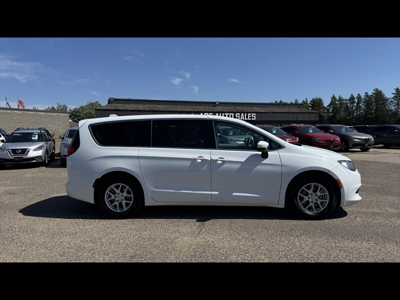2017 Chrysler Pacifica Touring - Photo 4 - Brainerd, MN 56401