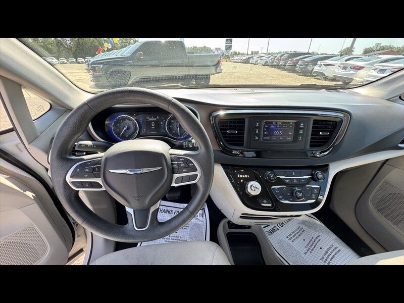 2017 Chrysler Pacifica Touring - Photo 15 - Brainerd, MN 56401