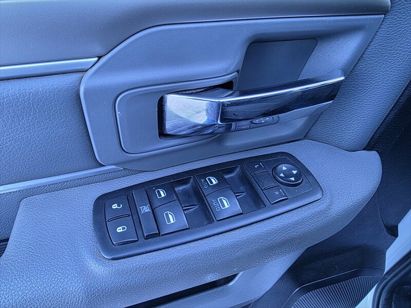 2016 RAM 1500 SLT - Photo 16 - Brainerd, MN 56401