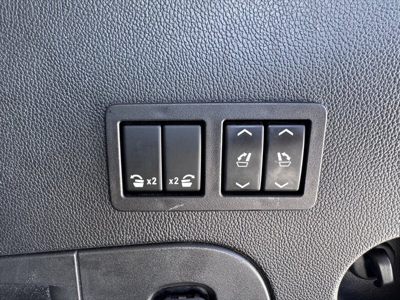 2016 Cadillac Escalade Premium Collection - Photo 29 - Brainerd, MN 56401