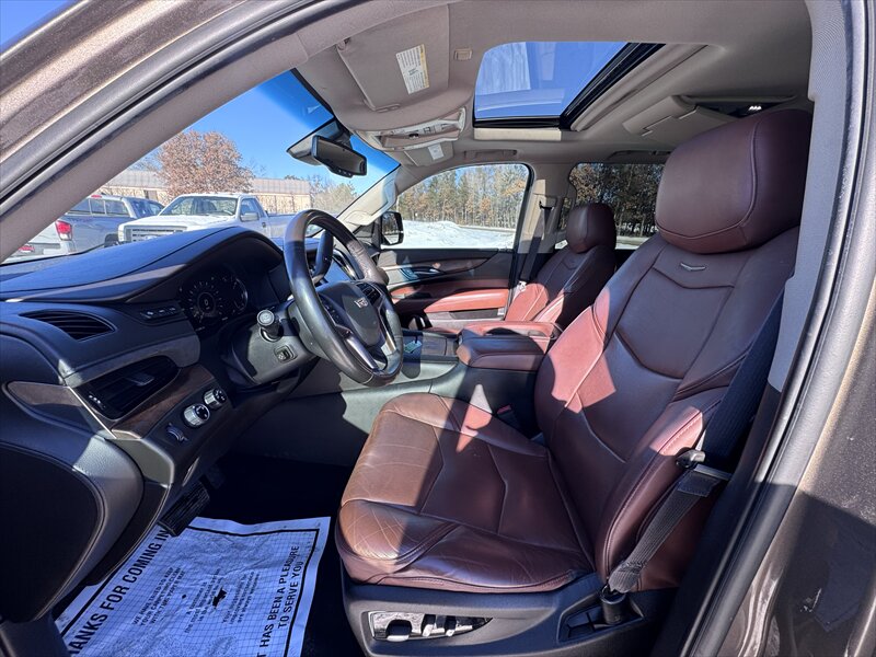 2016 Cadillac Escalade Premium Collection - Photo 11 - Brainerd, MN 56401