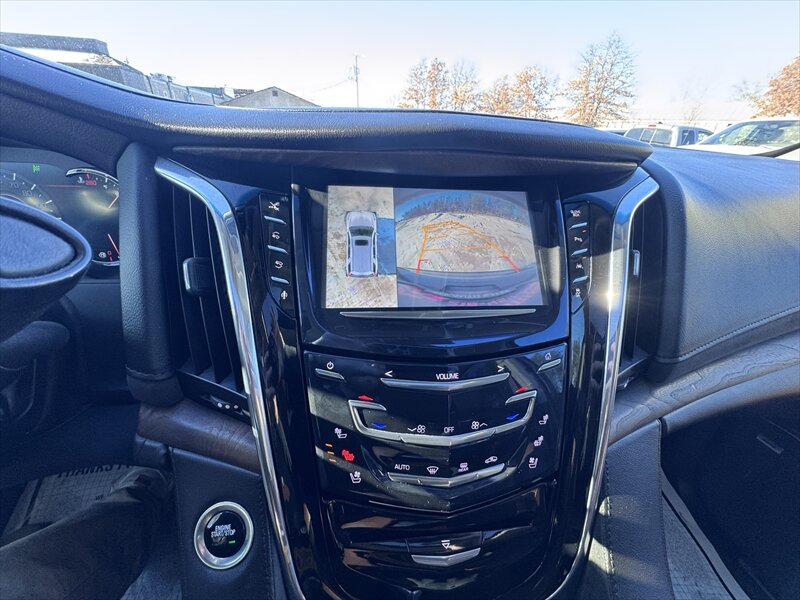 2016 Cadillac Escalade Premium Collection - Photo 16 - Brainerd, MN 56401
