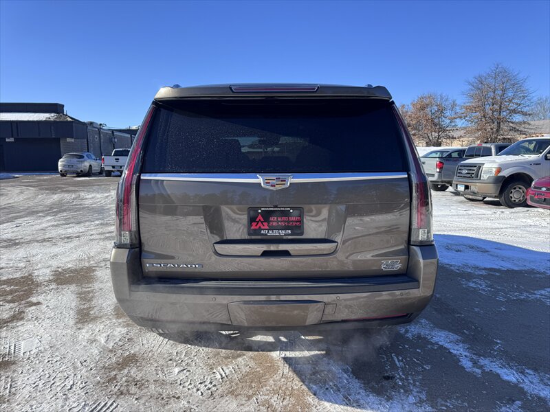 2016 Cadillac Escalade Premium Collection - Photo 6 - Brainerd, MN 56401