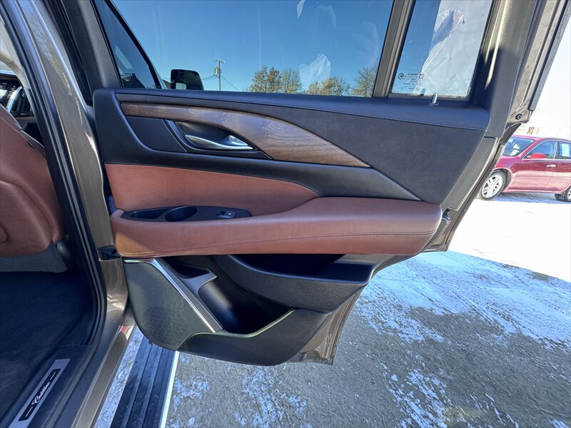 2016 Cadillac Escalade Premium Collection - Photo 23 - Brainerd, MN 56401