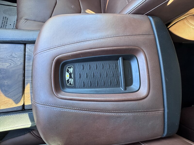 2016 Cadillac Escalade Premium Collection - Photo 19 - Brainerd, MN 56401