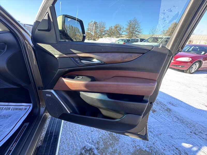 2016 Cadillac Escalade Premium Collection - Photo 22 - Brainerd, MN 56401