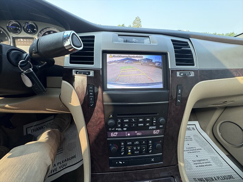 2013 Cadillac Escalade Premium - Photo 16 - Brainerd, MN 56401
