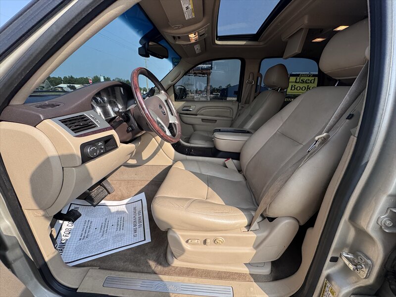 2013 Cadillac Escalade Premium - Photo 10 - Brainerd, MN 56401