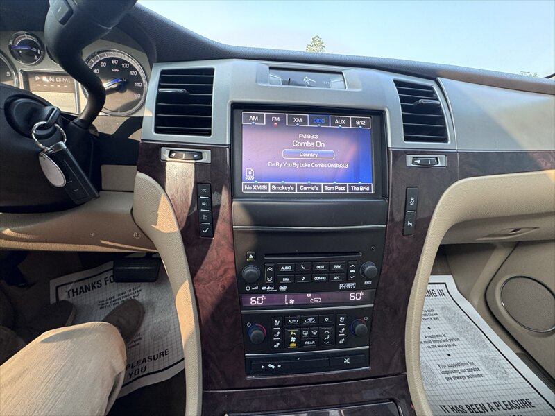 2013 Cadillac Escalade Premium - Photo 17 - Brainerd, MN 56401