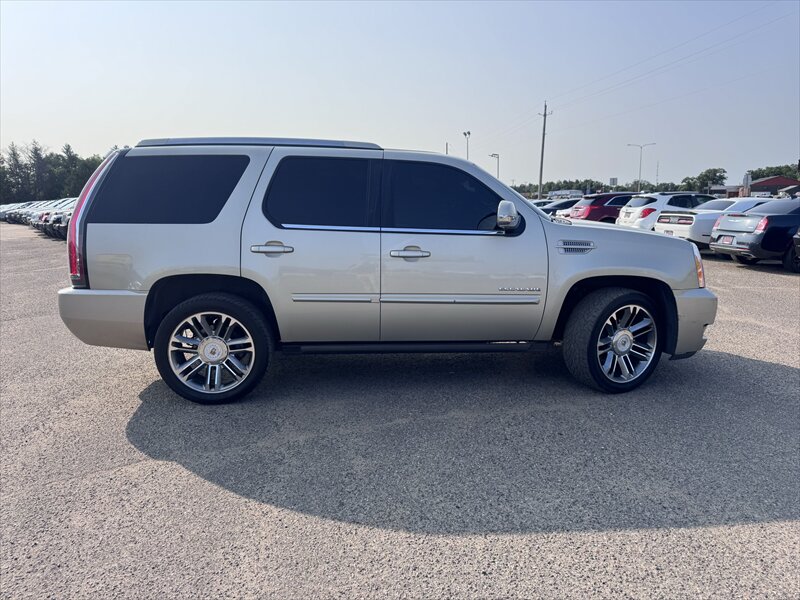 2013 Cadillac Escalade Premium - Photo 4 - Brainerd, MN 56401