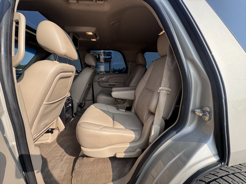 2013 Cadillac Escalade Premium - Photo 11 - Brainerd, MN 56401