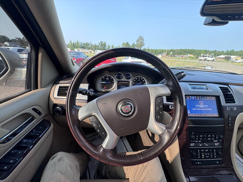 2013 Cadillac Escalade Premium - Photo 15 - Brainerd, MN 56401