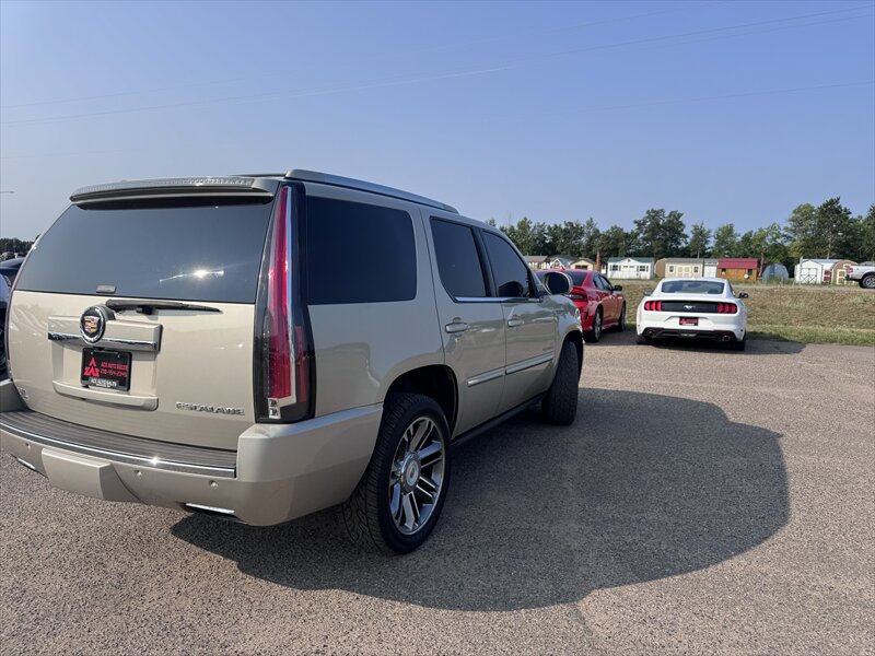2013 Cadillac Escalade Premium - Photo 5 - Brainerd, MN 56401
