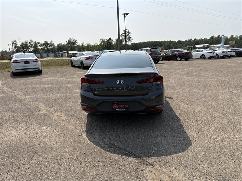2020 Hyundai ELANTRA SE - Photo 6 - Brainerd, MN 56401