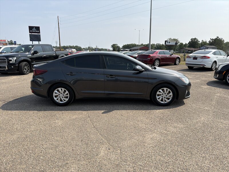 2020 Hyundai ELANTRA SE - Photo 4 - Brainerd, MN 56401