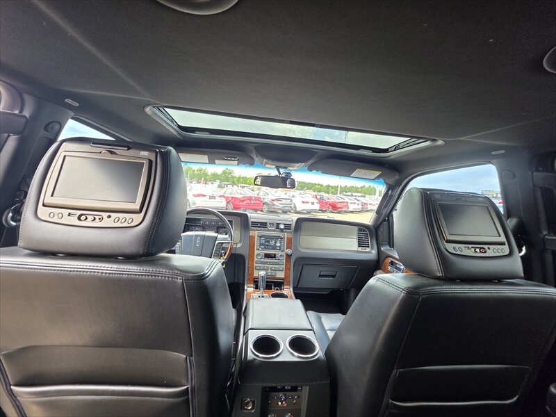 2012 Lincoln Navigator - Photo 12 - Brainerd, MN 56401