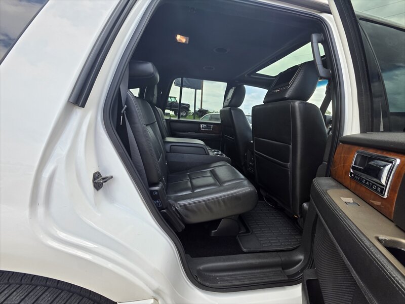 2012 Lincoln Navigator - Photo 9 - Brainerd, MN 56401