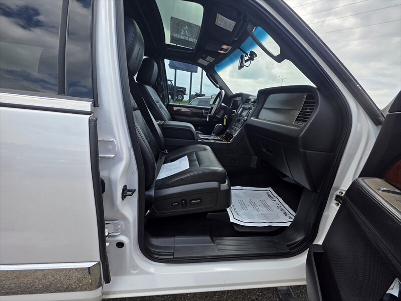 2012 Lincoln Navigator - Photo 7 - Brainerd, MN 56401