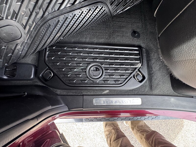 2020 RAM 1500 Laramie - Photo 14 - Brainerd, MN 56401