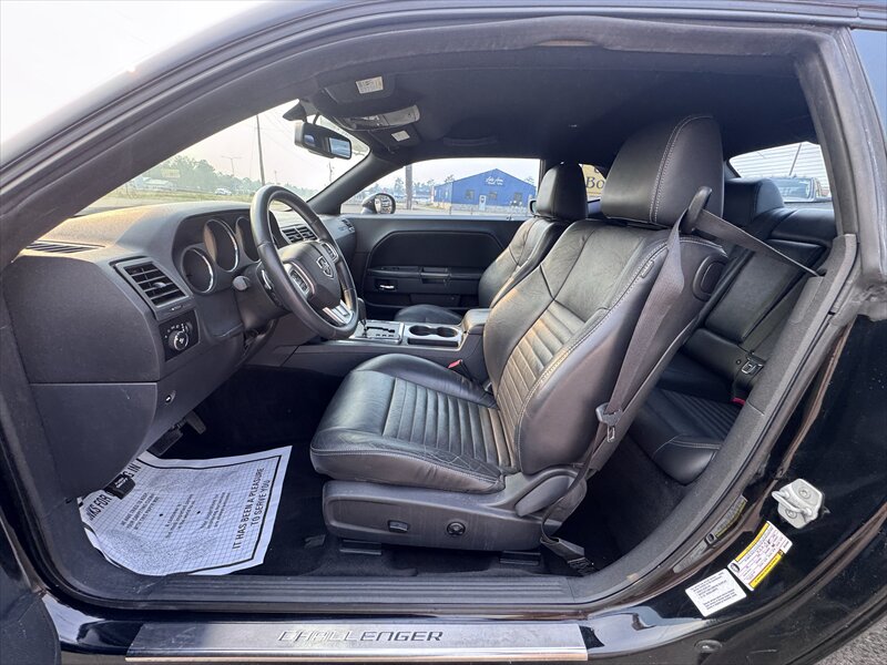 2013 Dodge Challenger SXT - Photo 11 - Brainerd, MN 56401