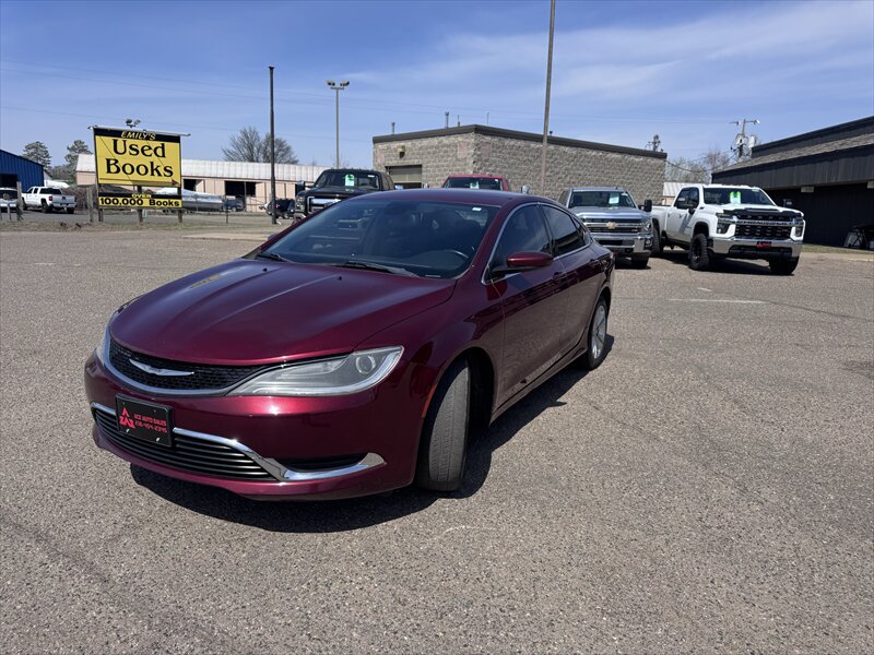 2017 Chrysler 200 Series Limited   - Photo 1 - Brainerd, MN 56401