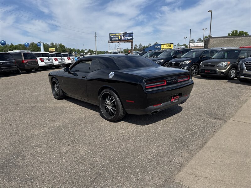 2015 Dodge Challenger SXT - Photo 3 - Brainerd, MN 56401