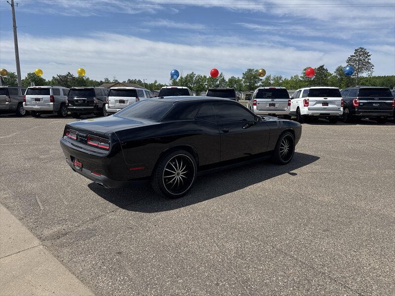 2015 Dodge Challenger SXT - Photo 4 - Brainerd, MN 56401