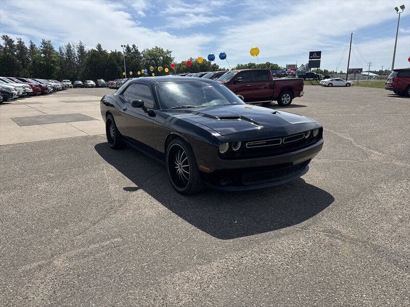 2015 Dodge Challenger SXT - Photo 2 - Brainerd, MN 56401