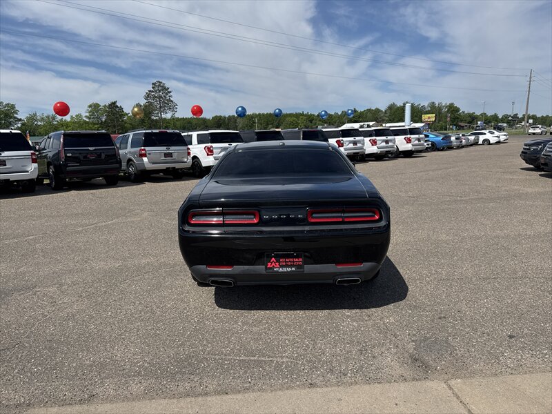 2015 Dodge Challenger SXT - Photo 8 - Brainerd, MN 56401