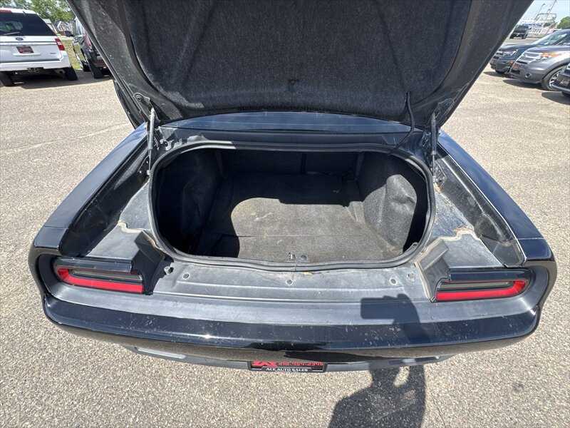 2015 Dodge Challenger SXT - Photo 11 - Brainerd, MN 56401