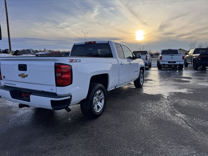 2018 Chevrolet Silverado 1500 LT - Photo 4 - Brainerd, MN 56401