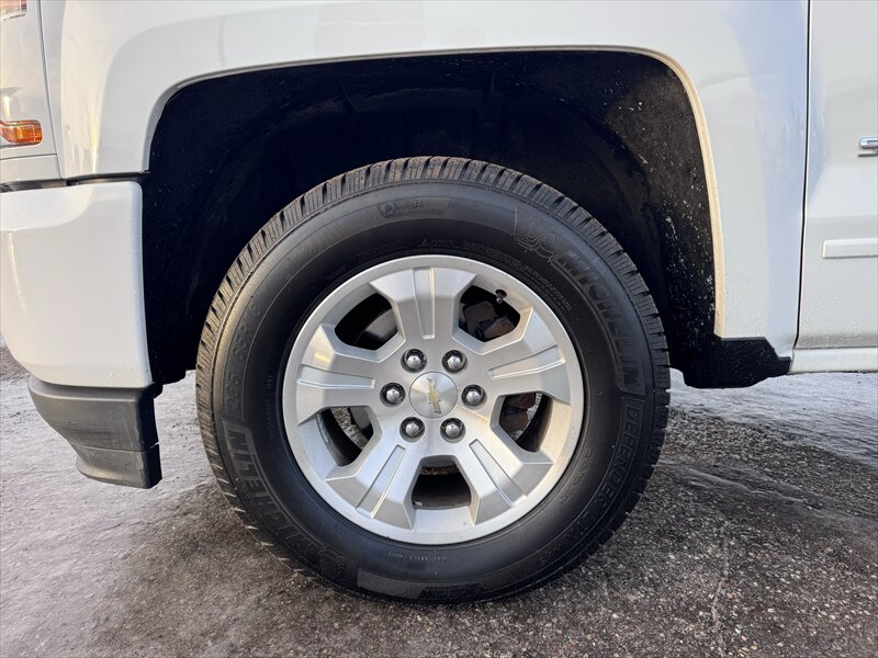 2018 Chevrolet Silverado 1500 LT - Photo 11 - Brainerd, MN 56401