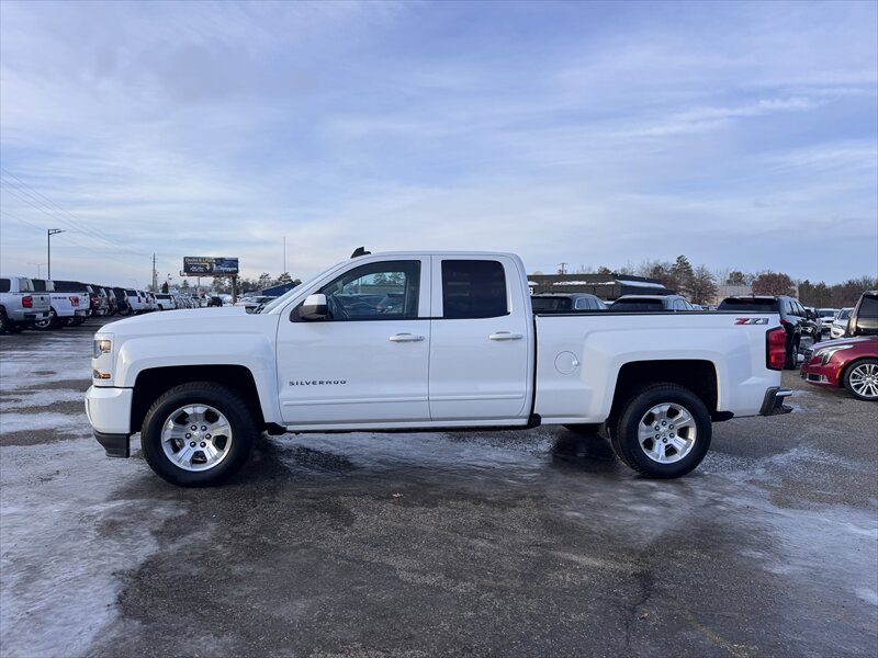 2018 Chevrolet Silverado 1500 LT - Photo 5 - Brainerd, MN 56401