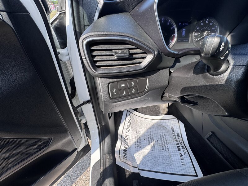 2019 Hyundai Santa Fe SE 2.4L - Photo 16 - Brainerd, MN 56401
