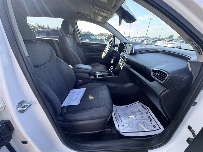 2019 Hyundai Santa Fe SE 2.4L - Photo 11 - Brainerd, MN 56401
