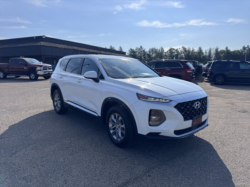 2019 Hyundai Santa Fe SE 2.4L - Photo 2 - Brainerd, MN 56401