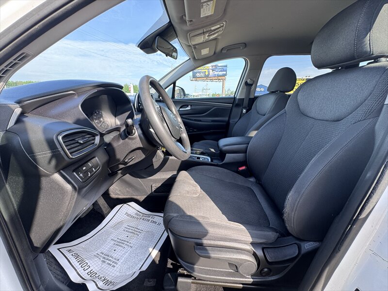 2019 Hyundai Santa Fe SE 2.4L - Photo 10 - Brainerd, MN 56401