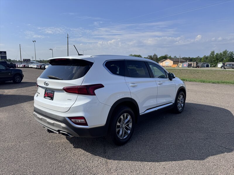 2019 Hyundai Santa Fe SE 2.4L - Photo 4 - Brainerd, MN 56401