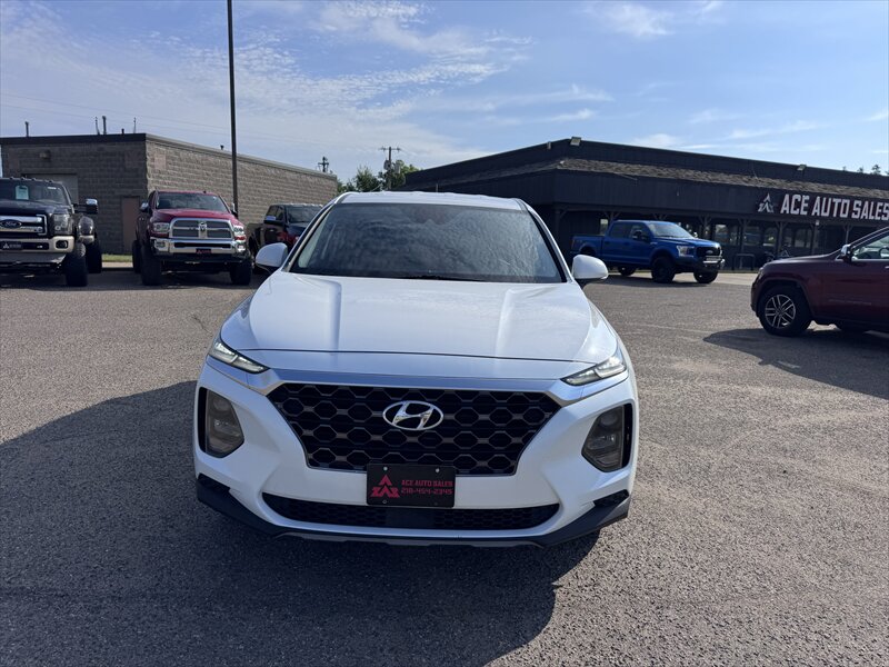 2019 Hyundai Santa Fe SE 2.4L - Photo 7 - Brainerd, MN 56401