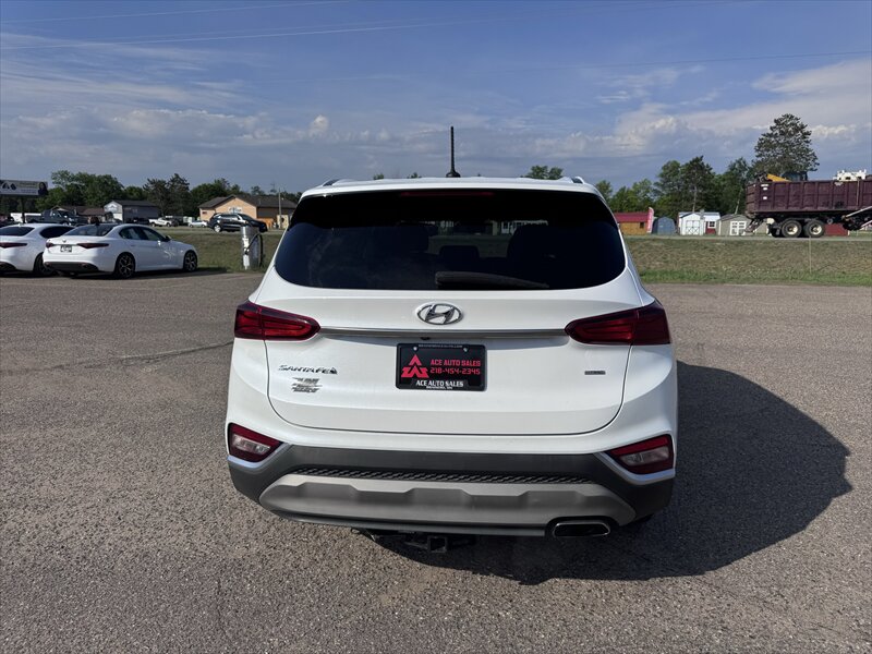 2019 Hyundai Santa Fe SE 2.4L - Photo 8 - Brainerd, MN 56401