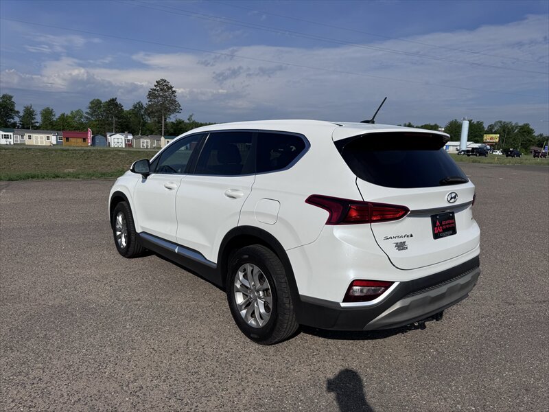2019 Hyundai Santa Fe SE 2.4L - Photo 3 - Brainerd, MN 56401
