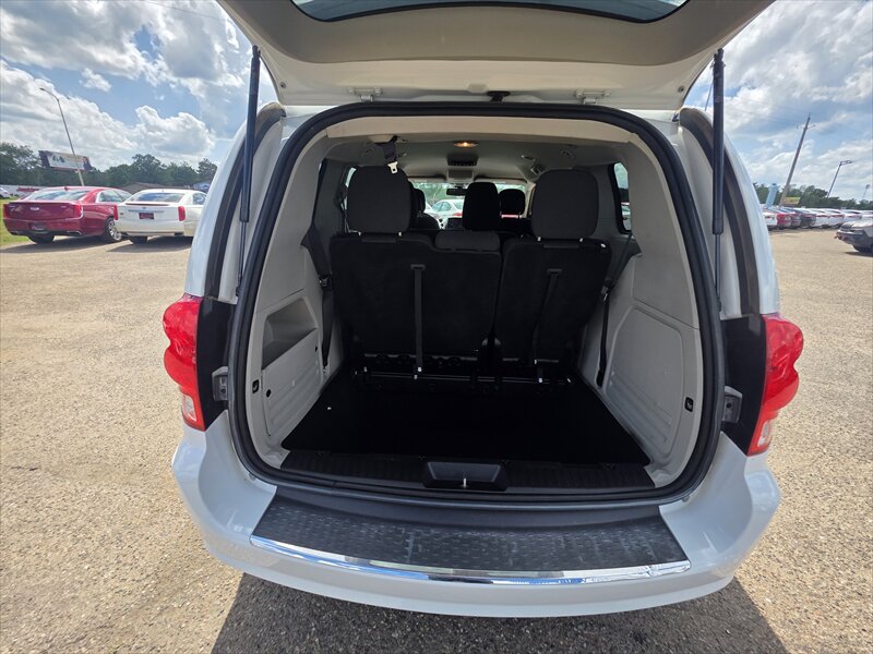 2019 Dodge Grand Caravan SE - Photo 7 - Brainerd, MN 56401