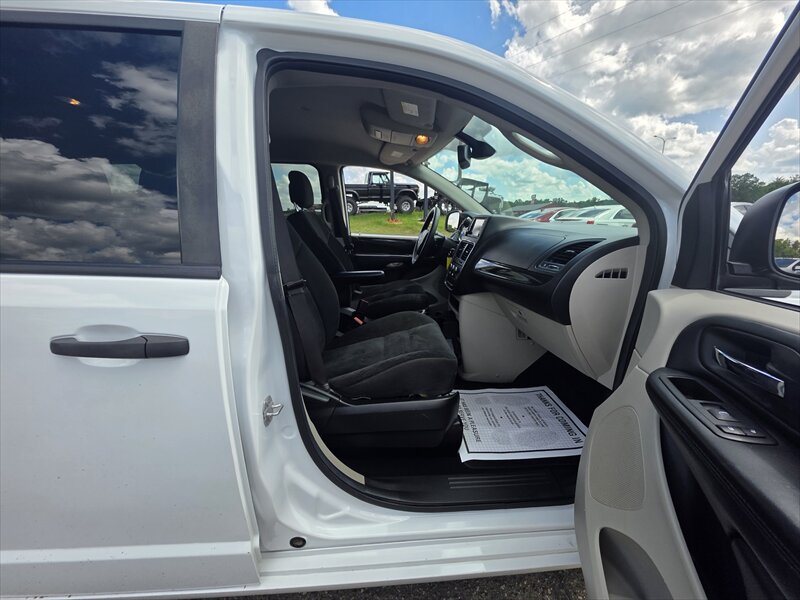 2019 Dodge Grand Caravan SE - Photo 11 - Brainerd, MN 56401