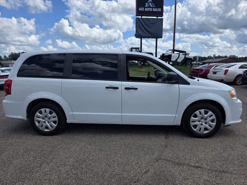 2019 Dodge Grand Caravan SE - Photo 5 - Brainerd, MN 56401